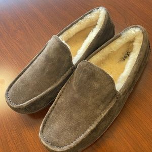 UGG Size 11US Men’s slippers